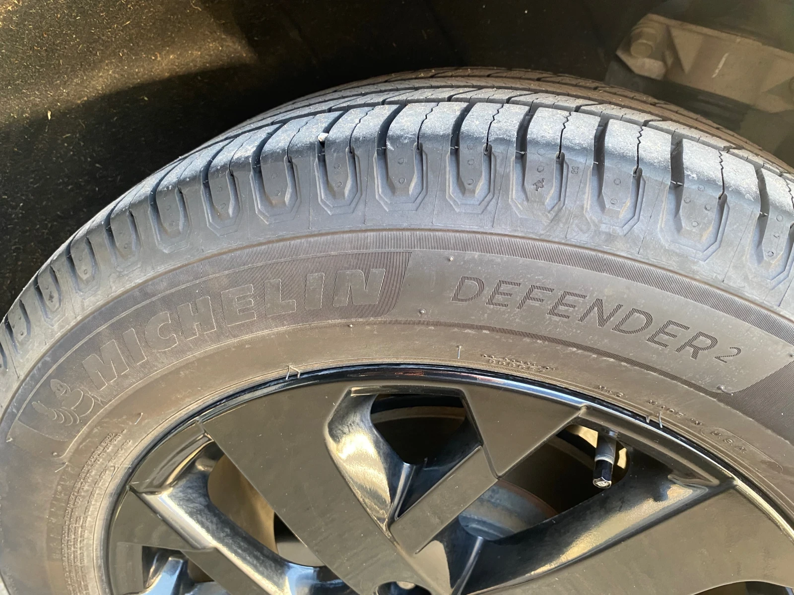Гуми Всесезонни 235/60R18, снимка 3 - Гуми и джанти - 54045619