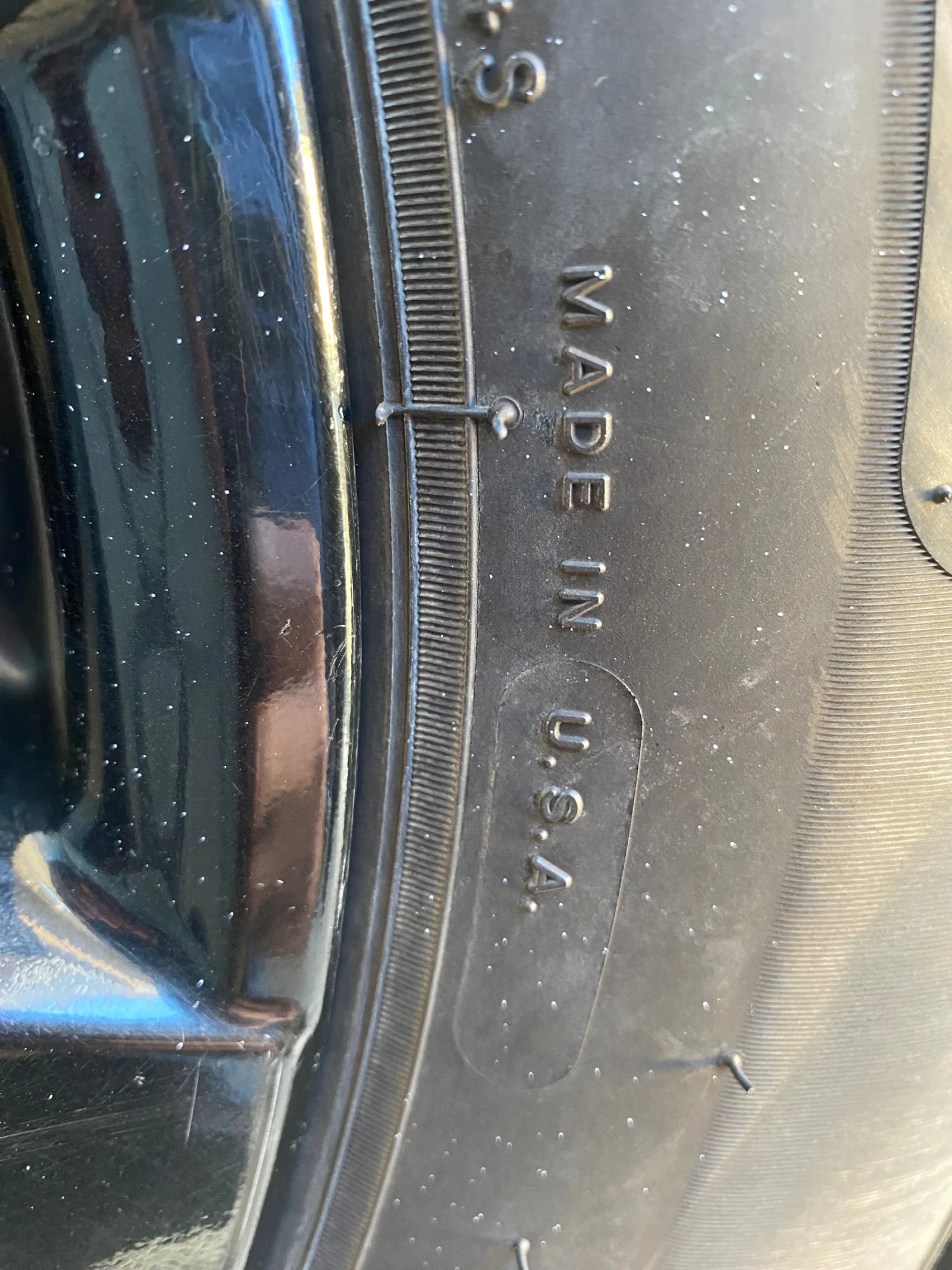 Гуми Всесезонни 235/60R18, снимка 5 - Гуми и джанти - 54045619