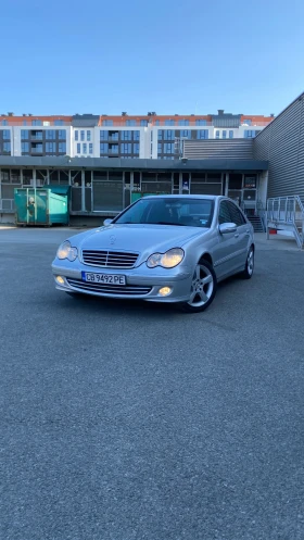 ������ Mercedes-Benz 220