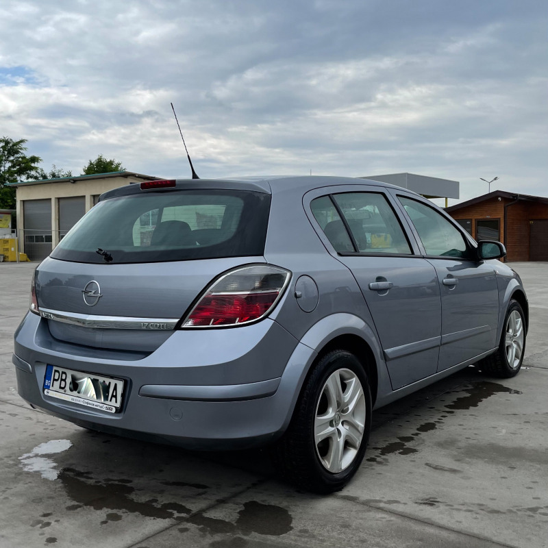 Opel Astra, снимка 2 - Автомобили и джипове - 46231787