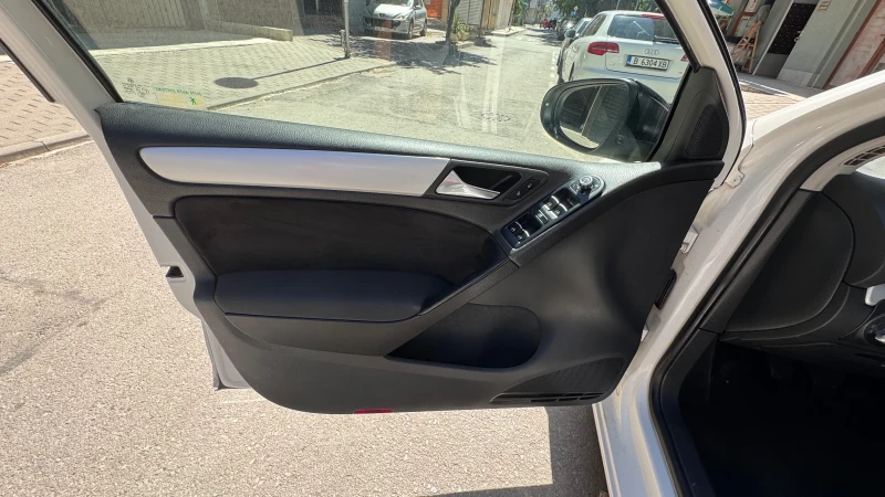 VW Golf 1.6 BiFuel  HIGHLINE, снимка 9 - Автомобили и джипове - 51491358