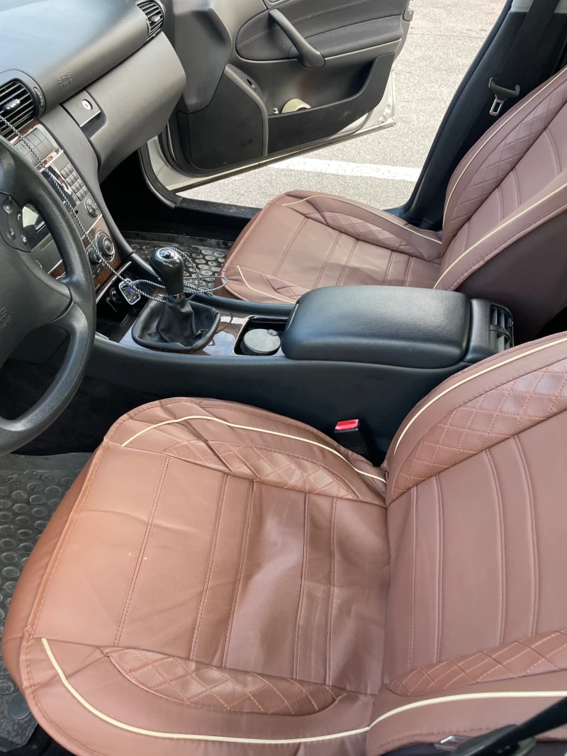 Mercedes-Benz C 200, снимка 12 - Автомобили и джипове - 52633015