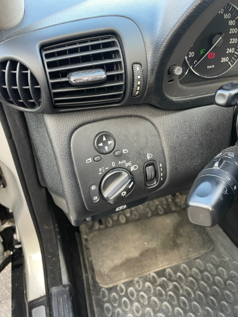 Mercedes-Benz C 200, снимка 9 - Автомобили и джипове - 52633015