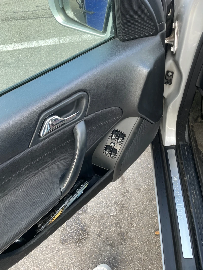 Mercedes-Benz C 200, снимка 11 - Автомобили и джипове - 52633015