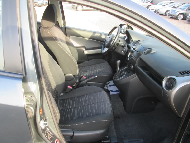 Mazda 2 1.3I-FACELIFT-нова, снимка 13 - Автомобили и джипове - 52727278