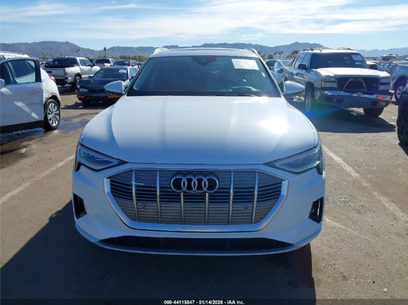 Audi E-Tron ОБДУХВАНЕ* ПОДГРЕВ* AMBIENT* HEAD-UP* Bang & Olufs, снимка 3 - Автомобили и джипове - 53250356