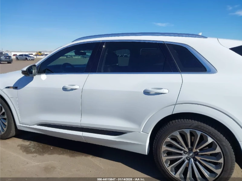 Audi E-Tron ОБДУХВАНЕ* ПОДГРЕВ* AMBIENT* HEAD-UP* Bang & Olufs, снимка 12 - Автомобили и джипове - 53250356