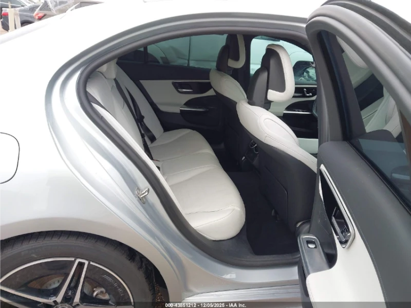 Mercedes-Benz C 300 AMG/NIGHT-PACK* DIGITAL* ПОДГРЕВ* КАМЕРИ, снимка 9 - Автомобили и джипове - 53285705