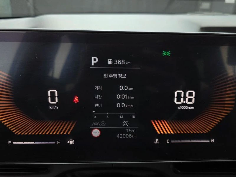 Kia Carnival 2.2 202 hp Automatic, снимка 11 - Автомобили и джипове - 55477170