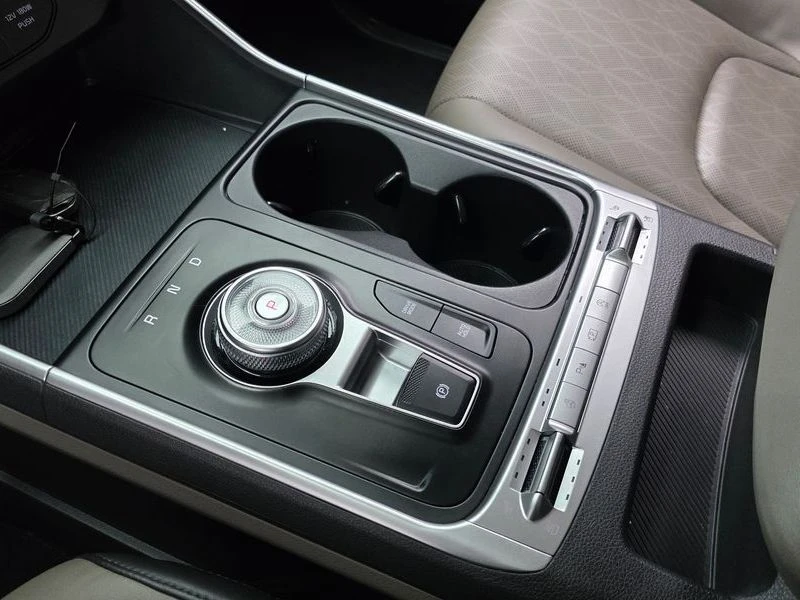 Kia Carnival 2.2 202 hp Automatic, снимка 12 - Автомобили и джипове - 55477170