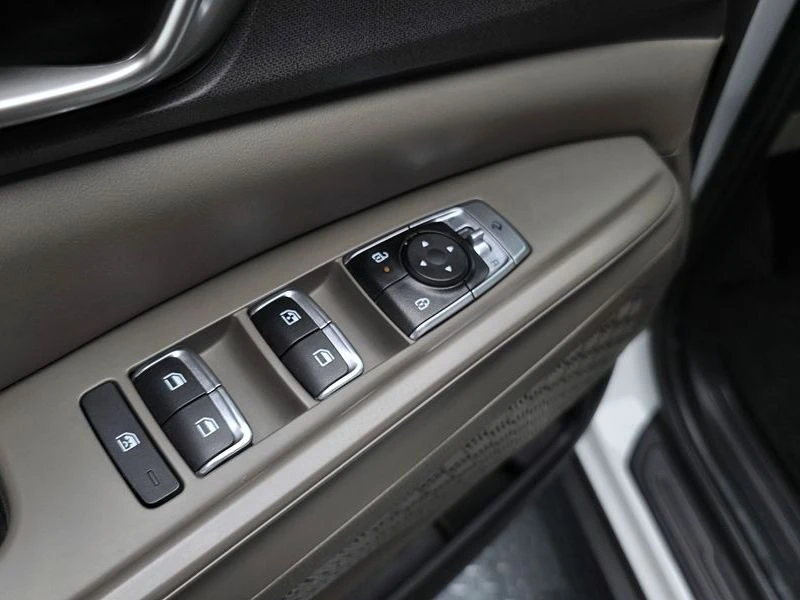 Kia Carnival 2.2 202 hp Automatic, снимка 6 - Автомобили и джипове - 55477170