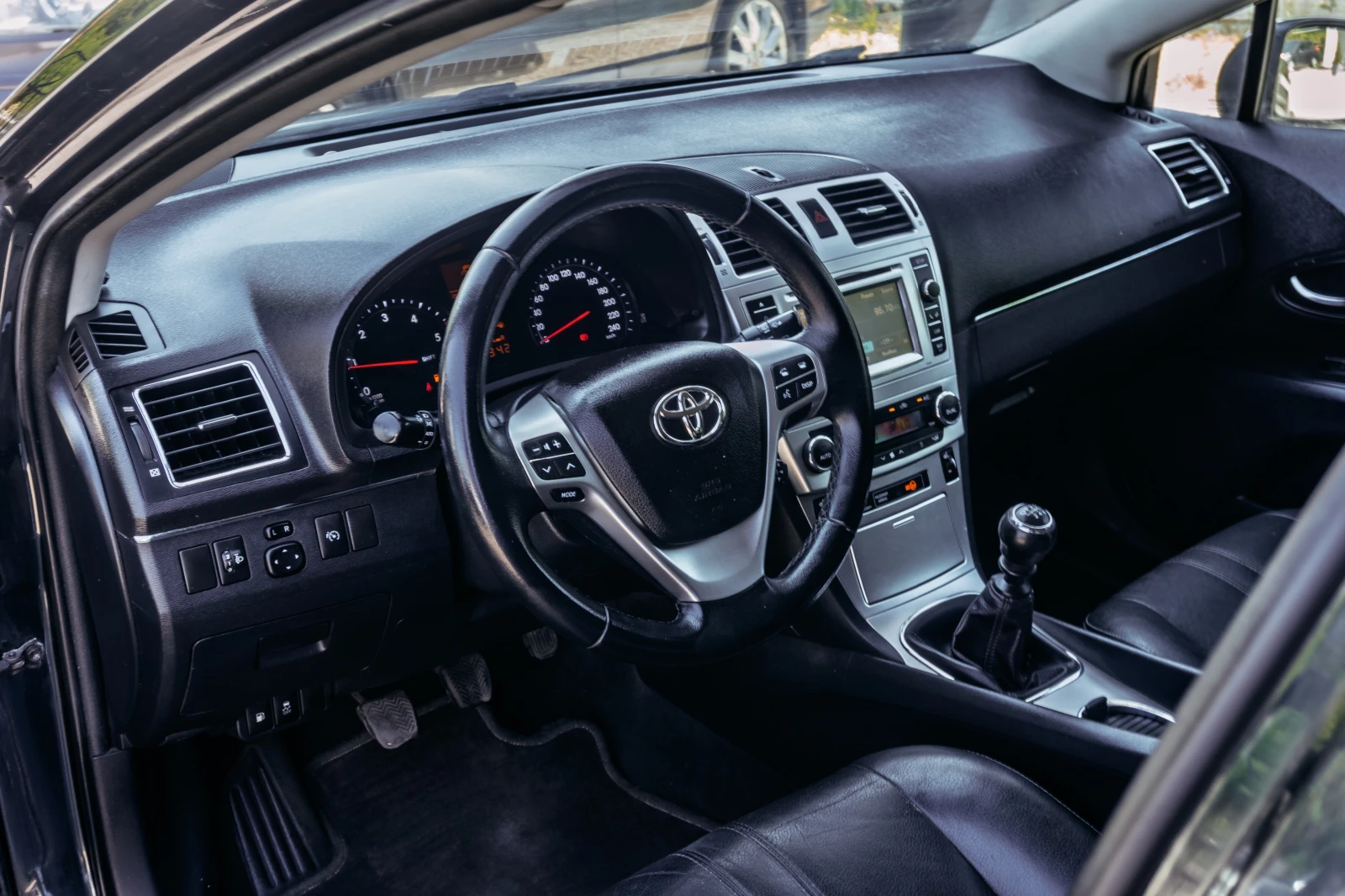 Toyota Avensis 2.0 D-4D С Гаранция! Facelift! Кожа, подгрев, нави - изображение 5