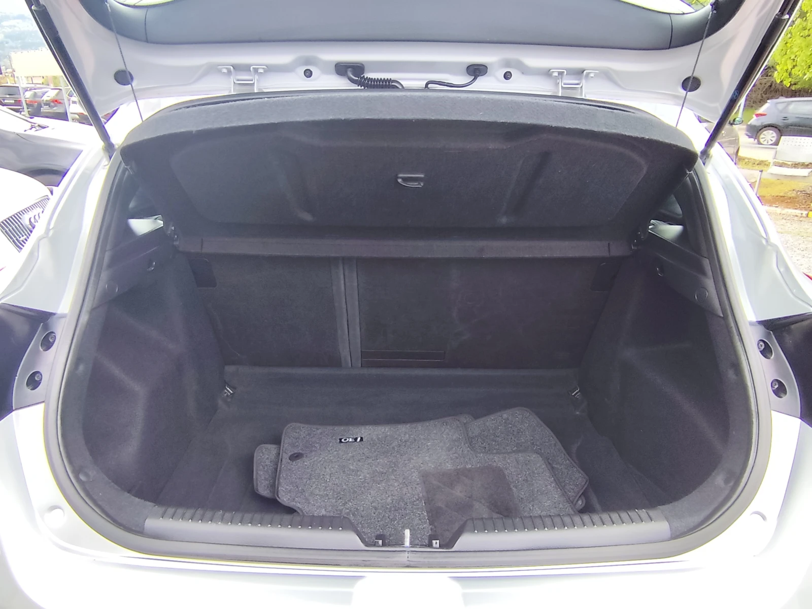 Hyundai I30 1.6CRDi* EURO5B* LED* FACE* , снимка 12 - Автомобили и джипове - 54405981