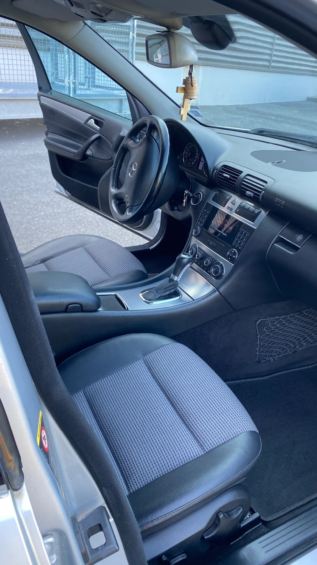 Mercedes-Benz 220 C200, снимка 7 - Автомобили и джипове - 54441825