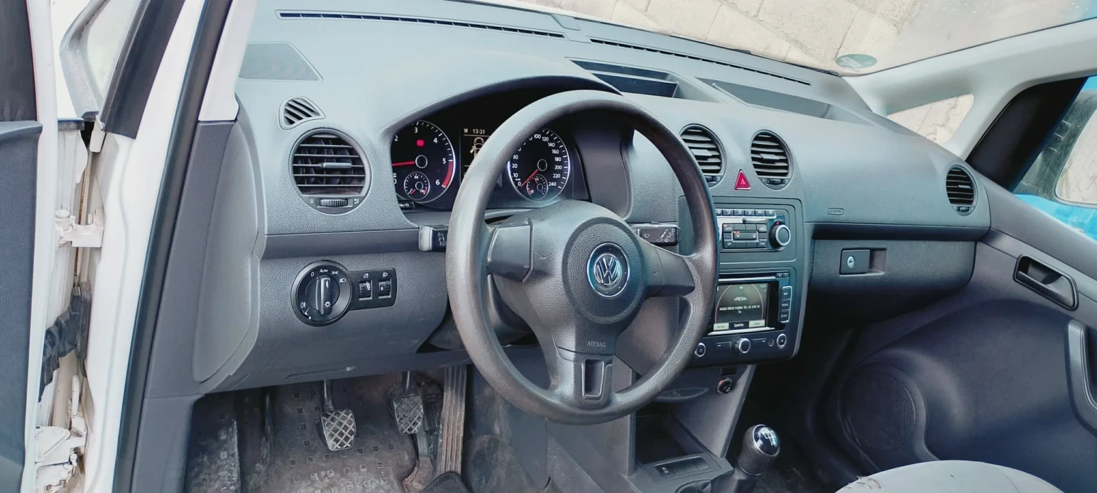 VW Caddy 102кс Навигация климатроник теглич, снимка 7 - Автомобили и джипове - 54530123