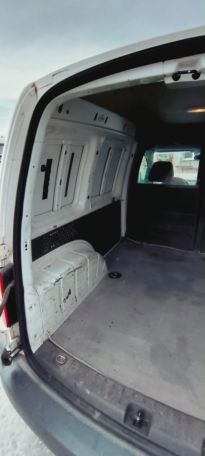 VW Caddy 102кс Навигация климатроник теглич, снимка 3 - Автомобили и джипове - 54530123