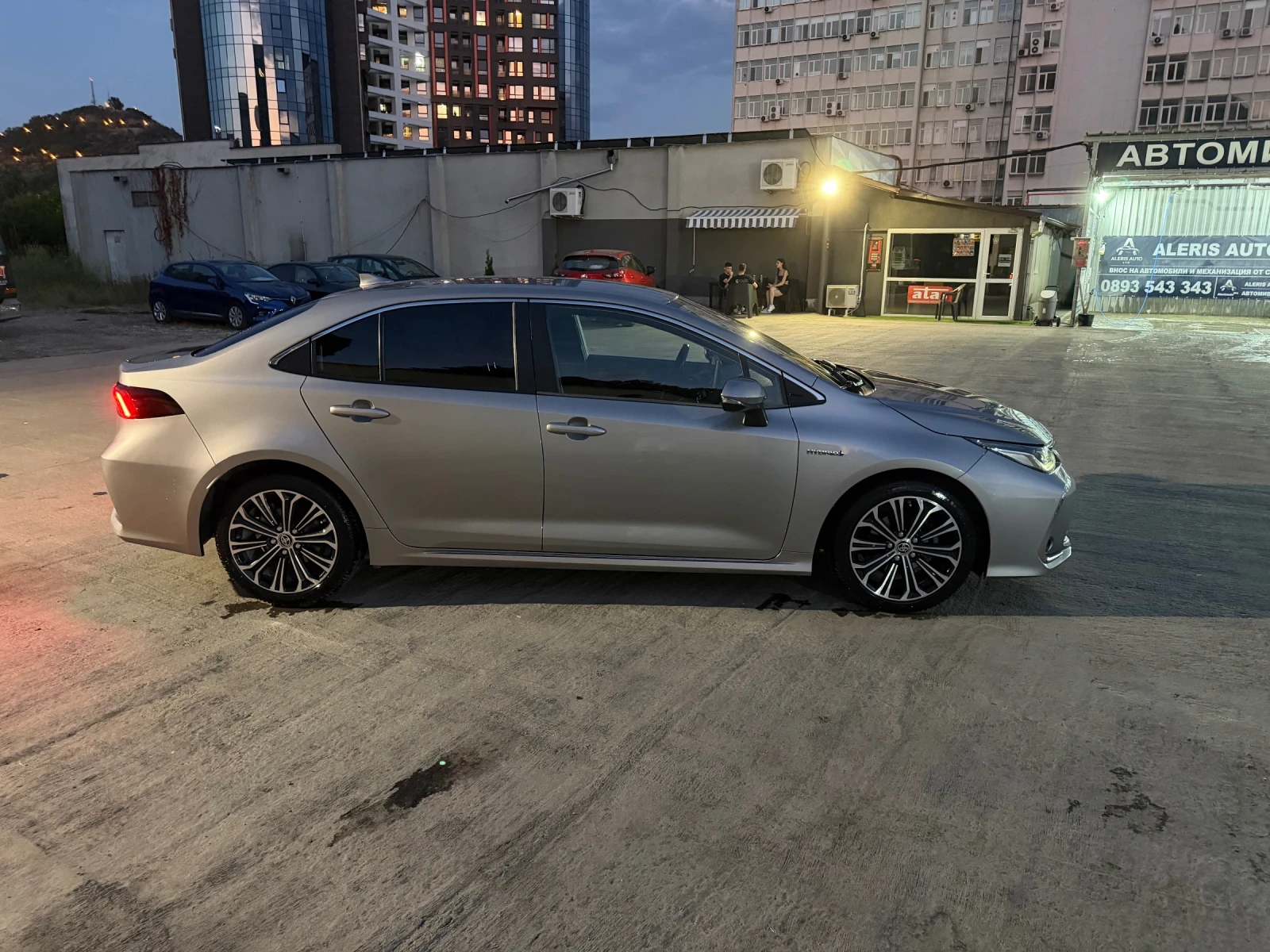 Toyota Corolla 1.8 HYBRID ПЪРВИ СОБСТВЕНИК , снимка 4 - Автомобили и джипове - 55138367
