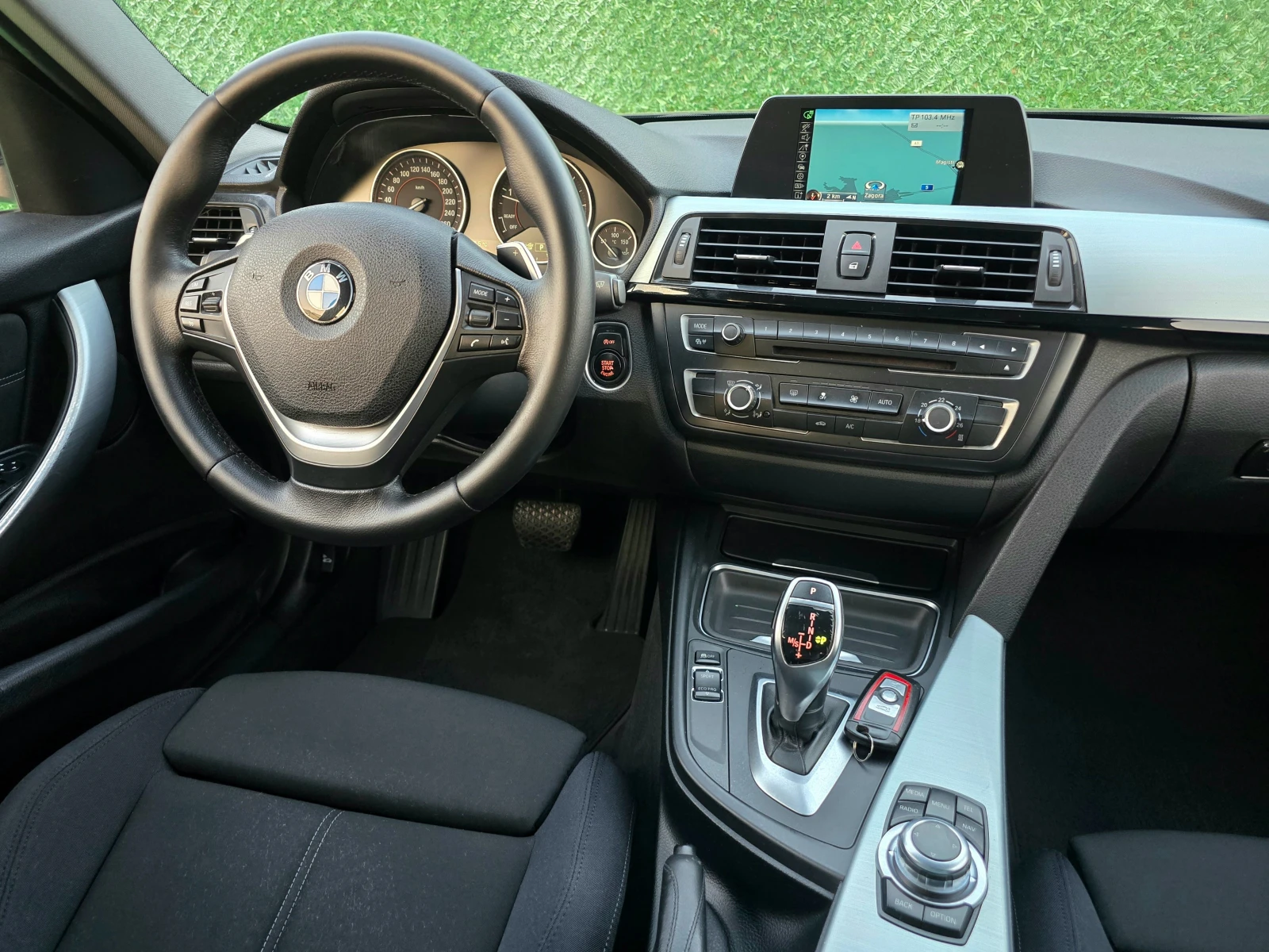 BMW 320 2.0d* 184кс* SPORT* X-Drive* 8ZF, снимка 13 - Автомобили и джипове - 55629665