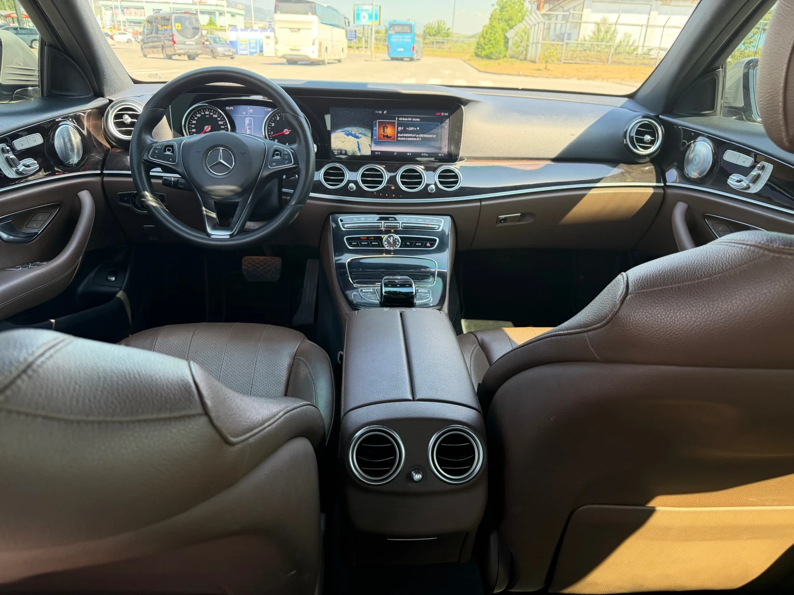 Mercedes-Benz E 300 Уникален! Nardo Grey, снимка 16 - Автомобили и джипове - 55962842