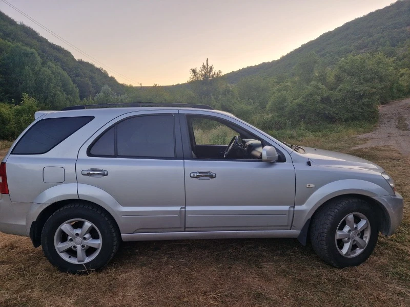 Kia Sorento 2.5 CRDI, снимка 4 - Автомобили и джипове - 47549713