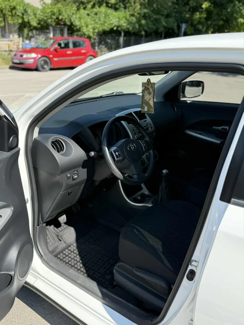 Toyota Urban Cruiser, снимка 10 - Автомобили и джипове - 52700273