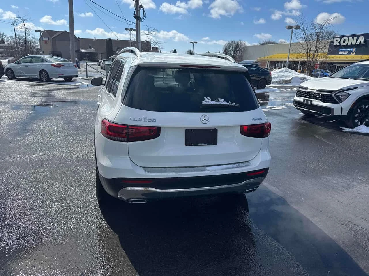 Mercedes-Benz GLB * 250 * CARFAX * Дистроник * , снимка 4 - Автомобили и джипове - 53934812