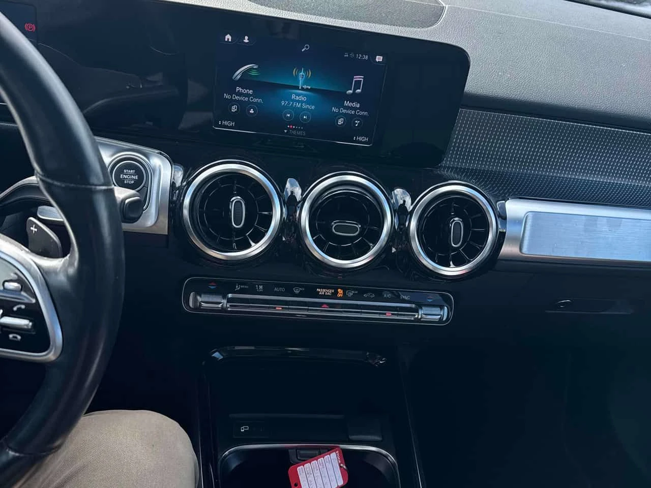 Mercedes-Benz GLB * 250 * CARFAX * Дистроник * , снимка 9 - Автомобили и джипове - 53934812