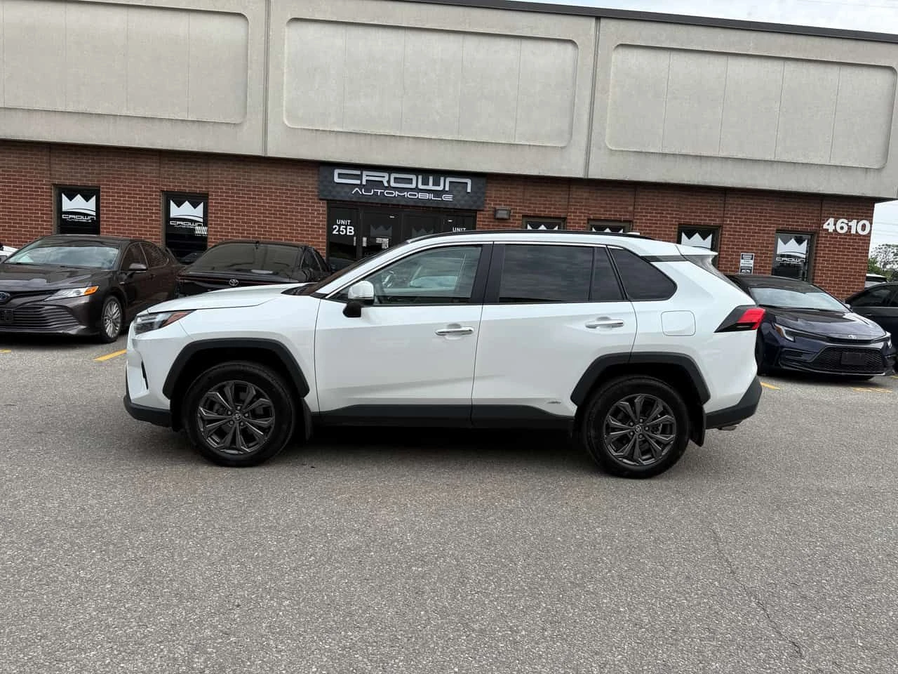 Toyota Rav4 * Hybrid Limited * CARFAX * БЕЗ ПЪРВОНАЧАЛНА ВНОСК, снимка 2 - Автомобили и джипове - 54859841