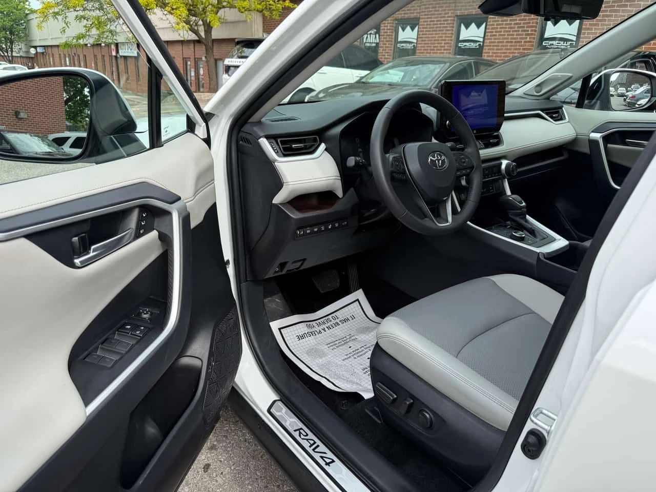 Toyota Rav4 * Hybrid Limited * CARFAX * БЕЗ ПЪРВОНАЧАЛНА ВНОСК, снимка 4 - Автомобили и джипове - 54859841