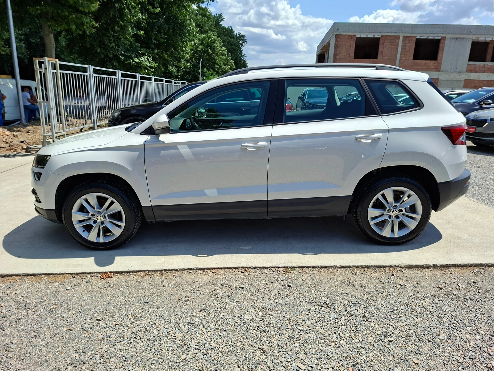 Skoda Karoq DISTR./LED/NAVI/KAMERA, снимка 4 - Автомобили и джипове - 55174762