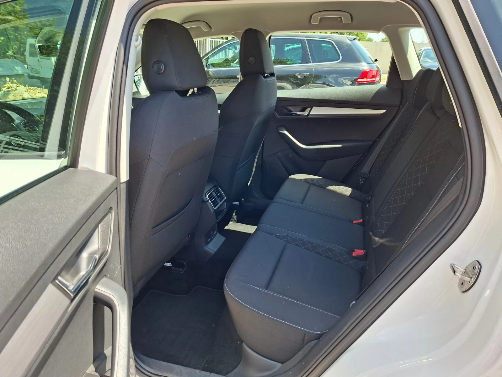 Skoda Karoq DISTR./LED/NAVI/KAMERA, снимка 11 - Автомобили и джипове - 55174762