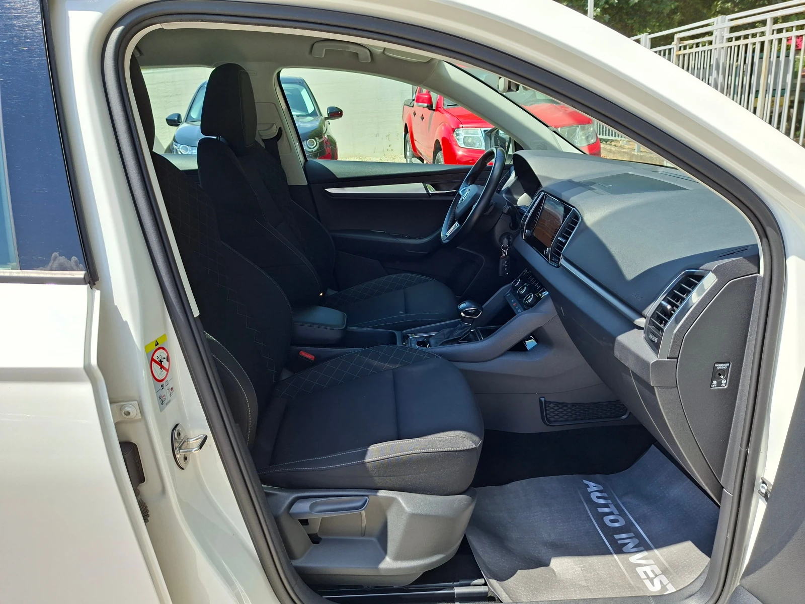 Skoda Karoq DISTR./LED/NAVI/KAMERA, снимка 14 - Автомобили и джипове - 55174762