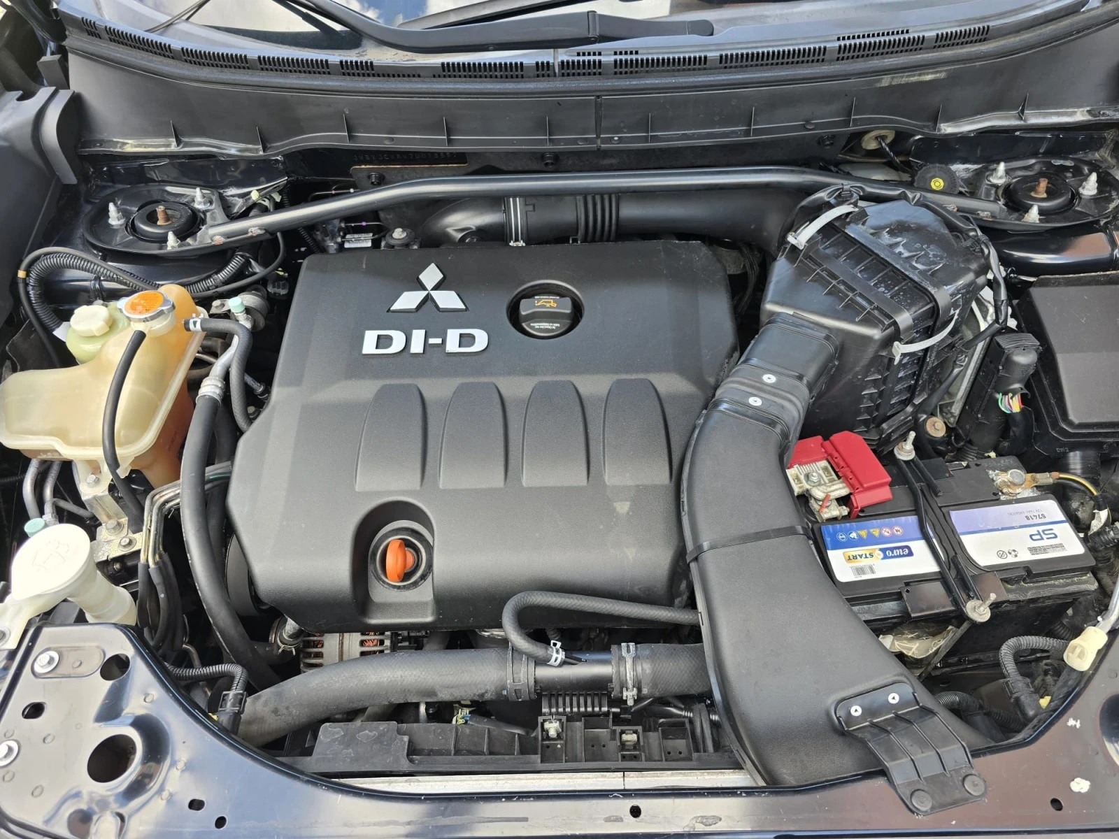 Mitsubishi Outlander 2.0D 140kc, снимка 15 - Автомобили и джипове - 56121959