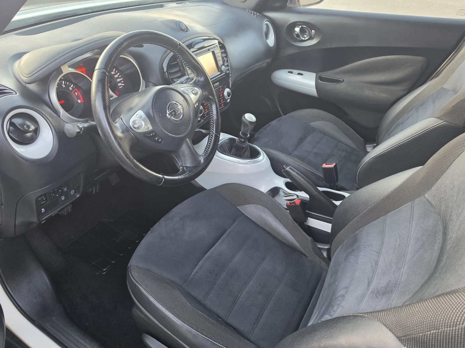 Nissan Juke 1.2i DIG-T, снимка 8 - Автомобили и джипове - 56600528