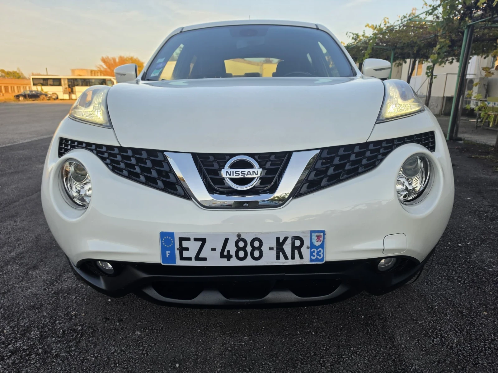 Nissan Juke 1.2i DIG-T, снимка 2 - Автомобили и джипове - 56600528