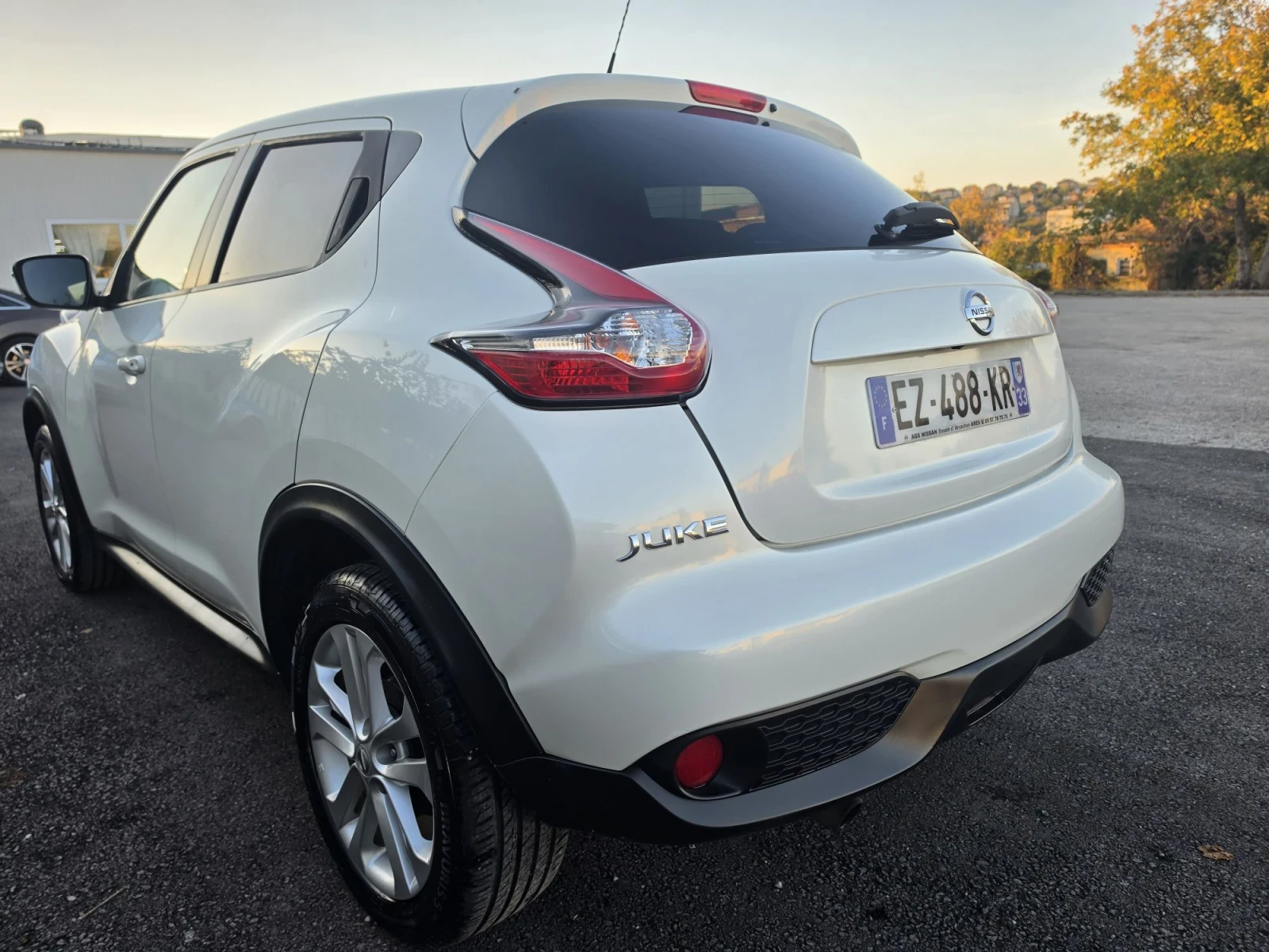 Nissan Juke 1.2i DIG-T, снимка 5 - Автомобили и джипове - 56600528