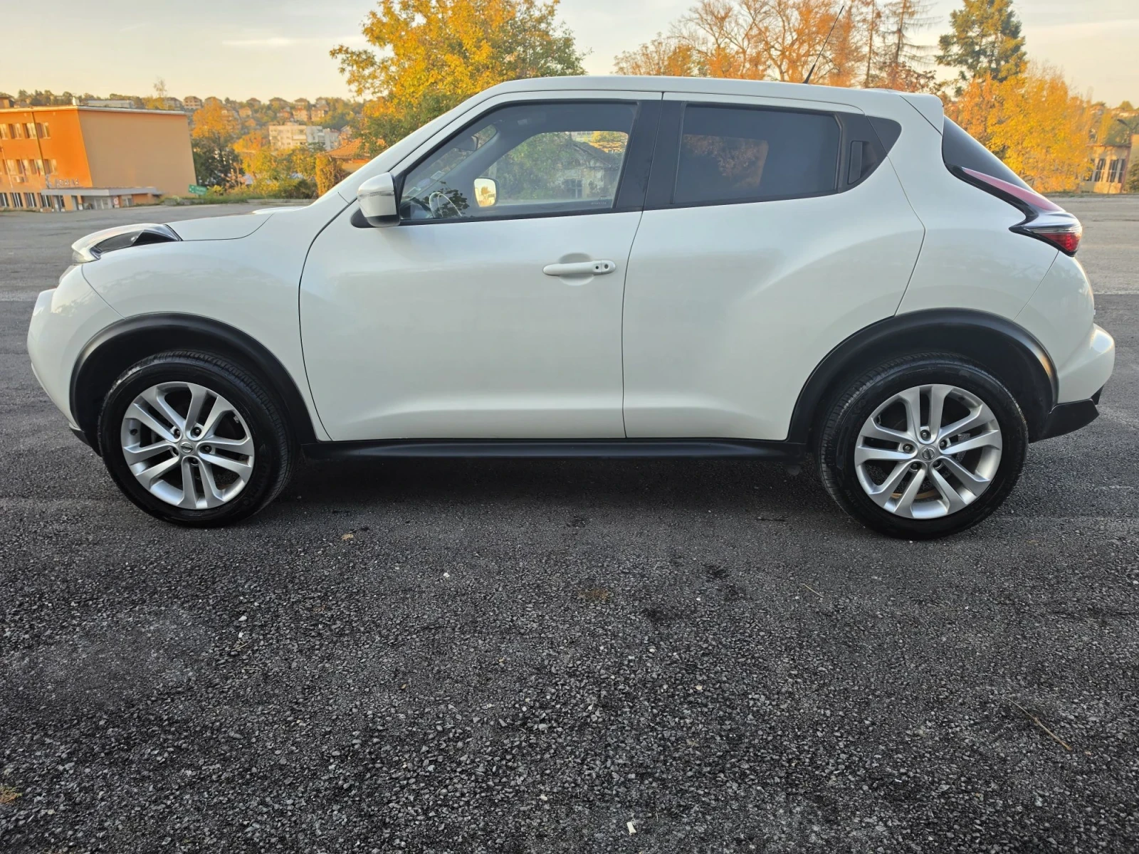 Nissan Juke 1.2i DIG-T, снимка 4 - Автомобили и джипове - 56600528