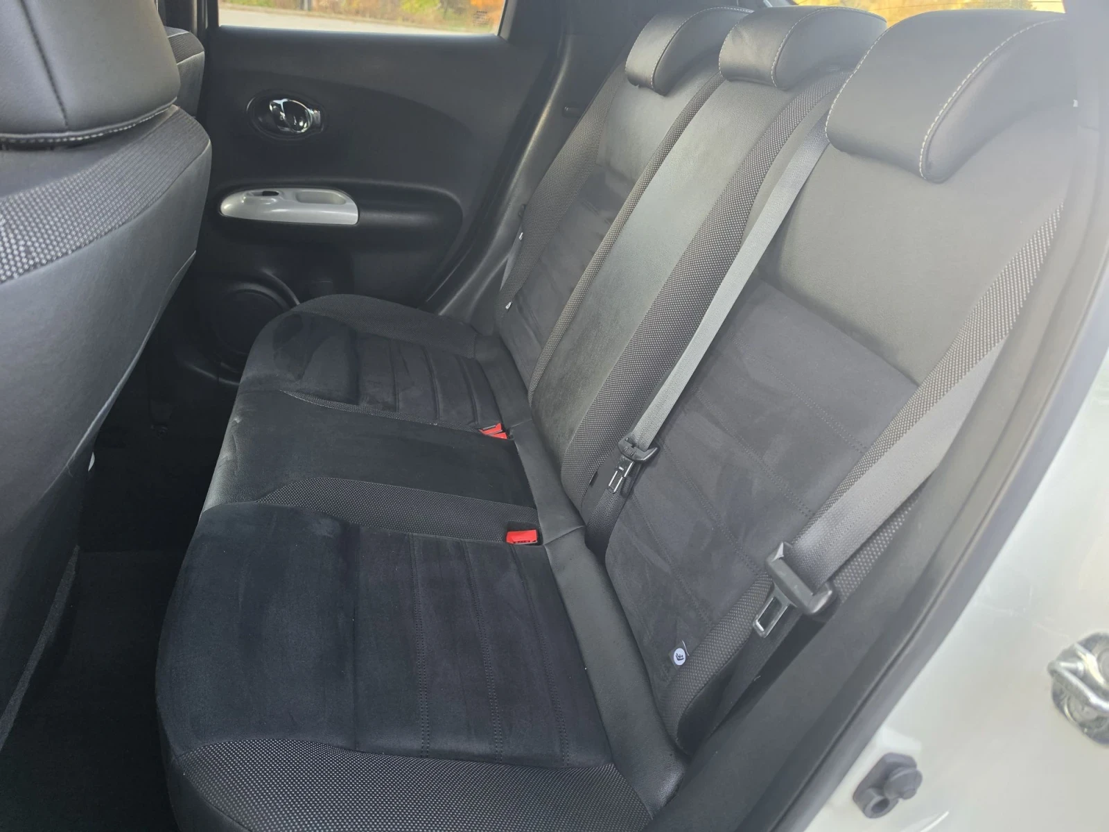 Nissan Juke 1.2i DIG-T, снимка 12 - Автомобили и джипове - 56600528