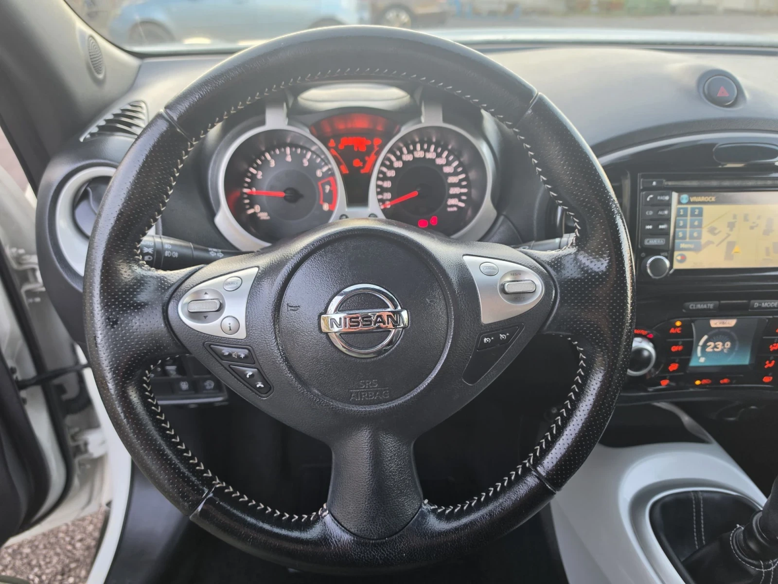 Nissan Juke 1.2i DIG-T, снимка 13 - Автомобили и джипове - 56600528