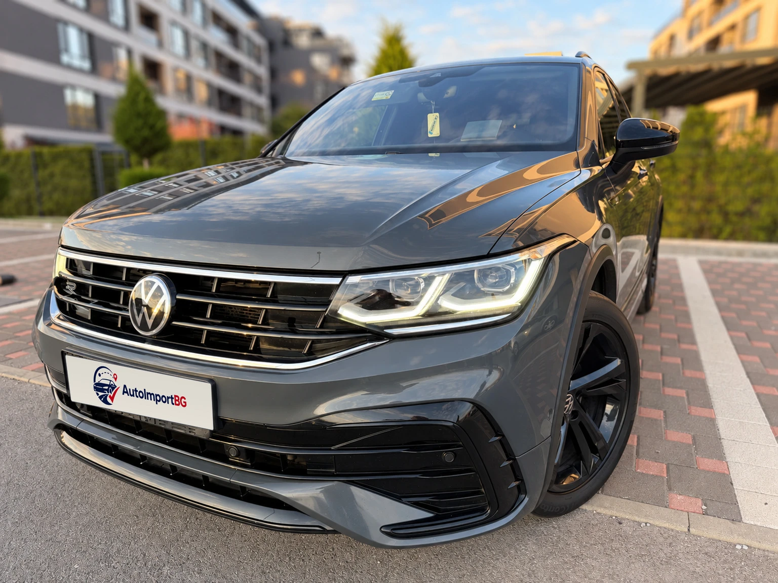 VW Tiguan R-Line* 4MOTION* IQ.LIGHT* DCC* Head-up* KEYLESS