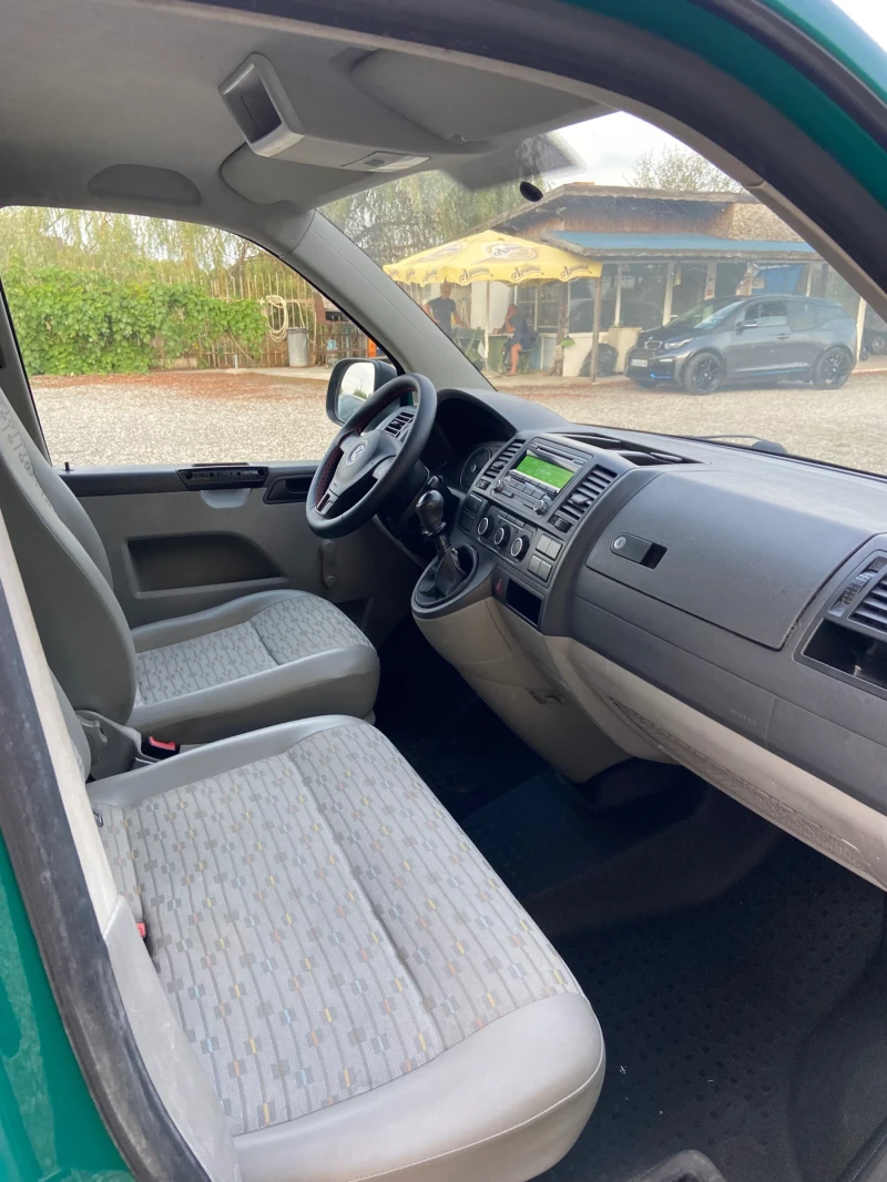 VW Transporter 2.0d Товаропътнически 6-МЕСТЕН, снимка 10 - Бусове и автобуси - 51903837