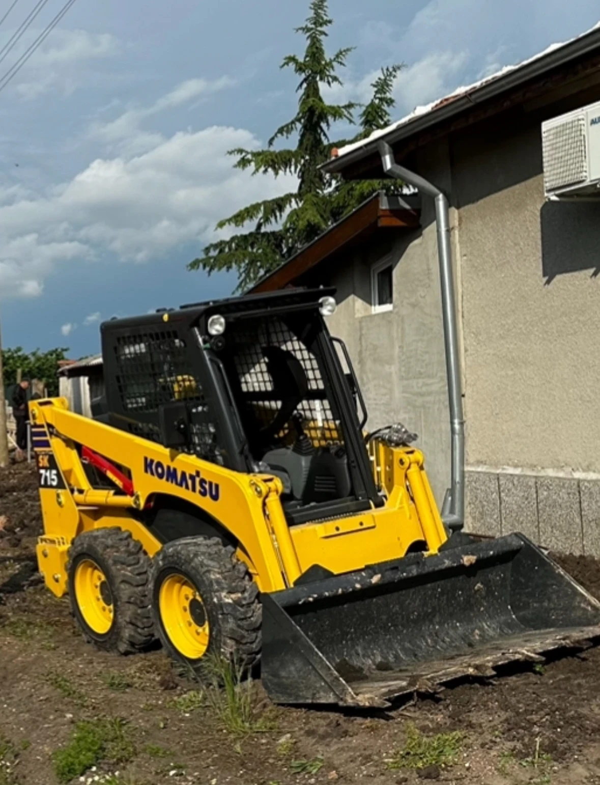 Мини челни товарачи Komatsu Sk 715, снимка 1
