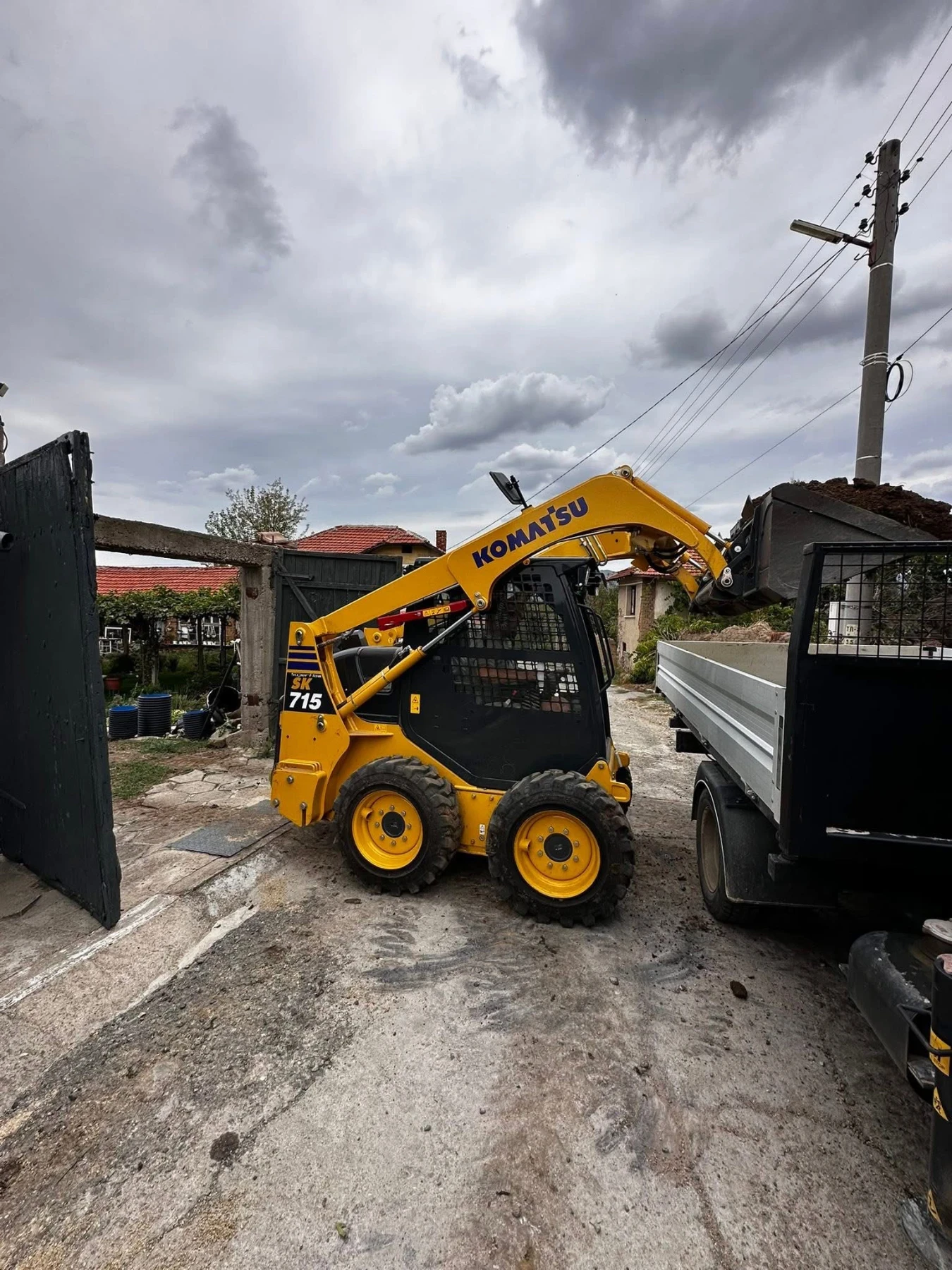 Мини челни товарачи Komatsu Sk 715 - изображение 3