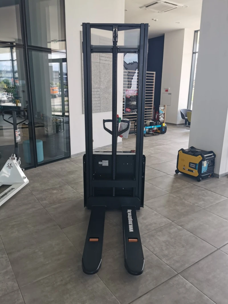 Електрокар Bobcat Стакер LSM12N, снимка 4 - Индустриална техника - 49811523