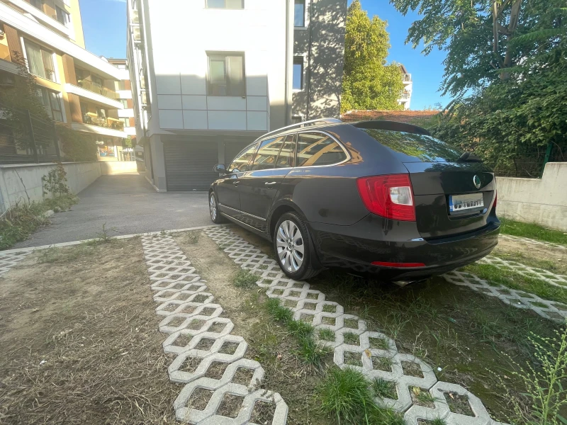 Skoda Superb, снимка 5 - Автомобили и джипове - 47405836