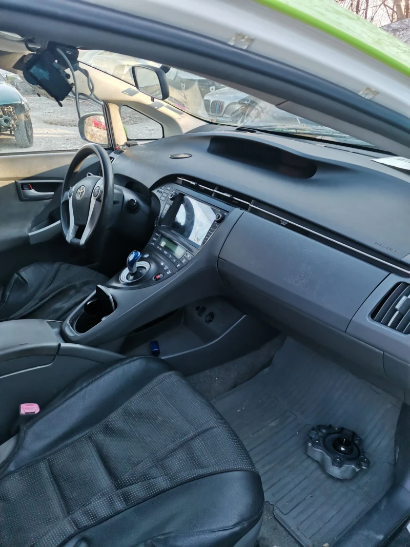 Toyota Prius, снимка 4 - Автомобили и джипове - 48202229