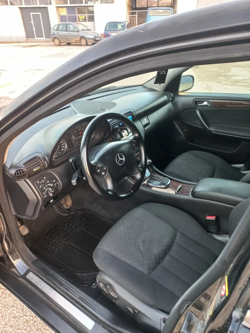 Mercedes-Benz C 220, снимка 4 - Автомобили и джипове - 52616869