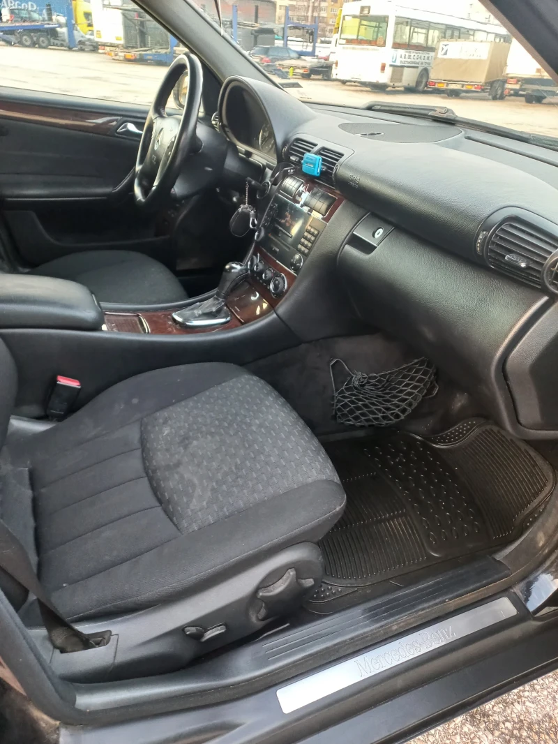 Mercedes-Benz C 220, снимка 2 - Автомобили и джипове - 52616869
