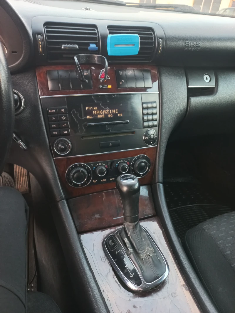 Mercedes-Benz C 220, снимка 7 - Автомобили и джипове - 52616869