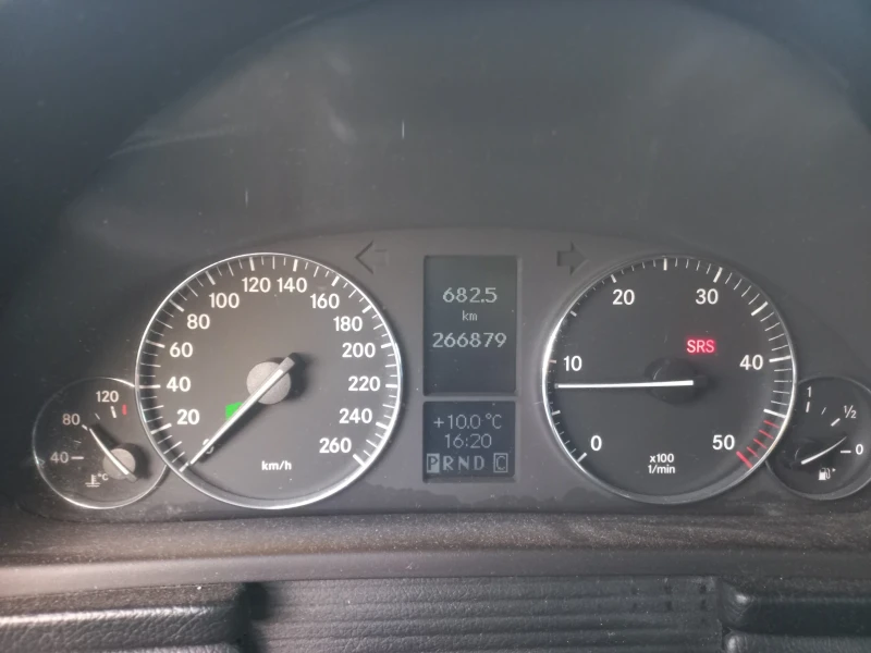 Mercedes-Benz C 220, снимка 6 - Автомобили и джипове - 52616869